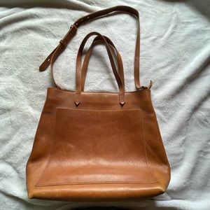 Madewell hand/shoulder bag. Used with a few scratches, but in great condition.